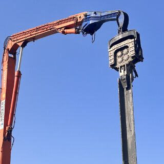 Four Eccentric High-Driving-Force Pile Driver – Ideal for 48-52 Tons Piling Projects