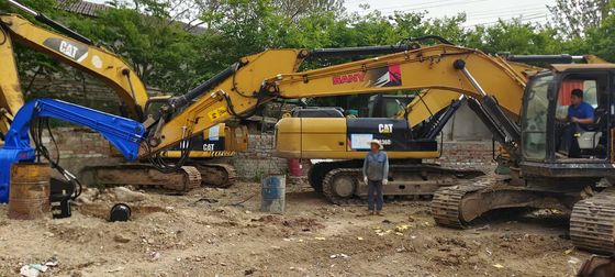 คนขับเครื่องขุดอาชีพ สําหรับโครงการก่อสร้างและโครงการพื้นฐาน