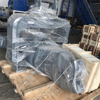 ค้อนไวโบรแรงเหวี่ยง 420KN สำหรับงานตอกเสาเข็มดินแข็ง 12 เมตร